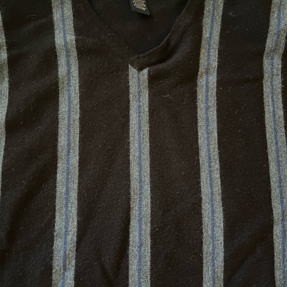 Men’s Sweater - Picture 2 of 3